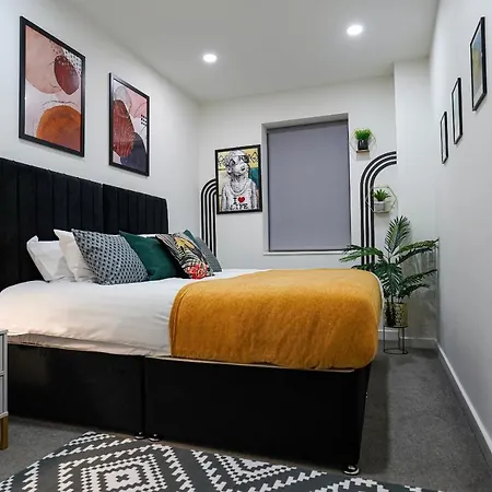 Spacious Luxury Apartment In Stevenage, Sleeps 6, With Free Parking, And Free Wi-Fi Exterior photo
