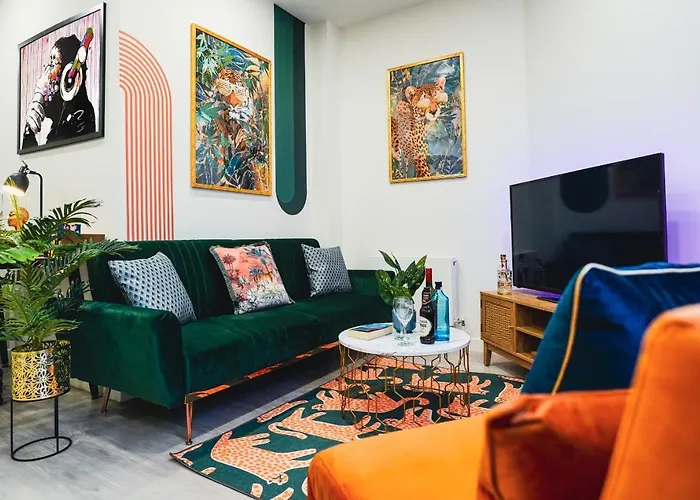 Spacious Luxury Apartment In Stevenage, Sleeps 6, With Free Parking, And Free Wi-Fi