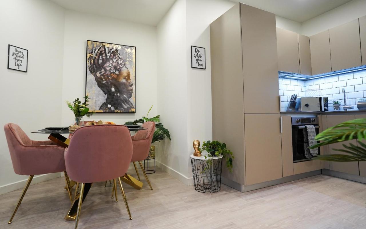 Spacious Luxury In Stevenage, Sleeps 6, With Free Parking, And Free Wi-fi Apartment Stevenage