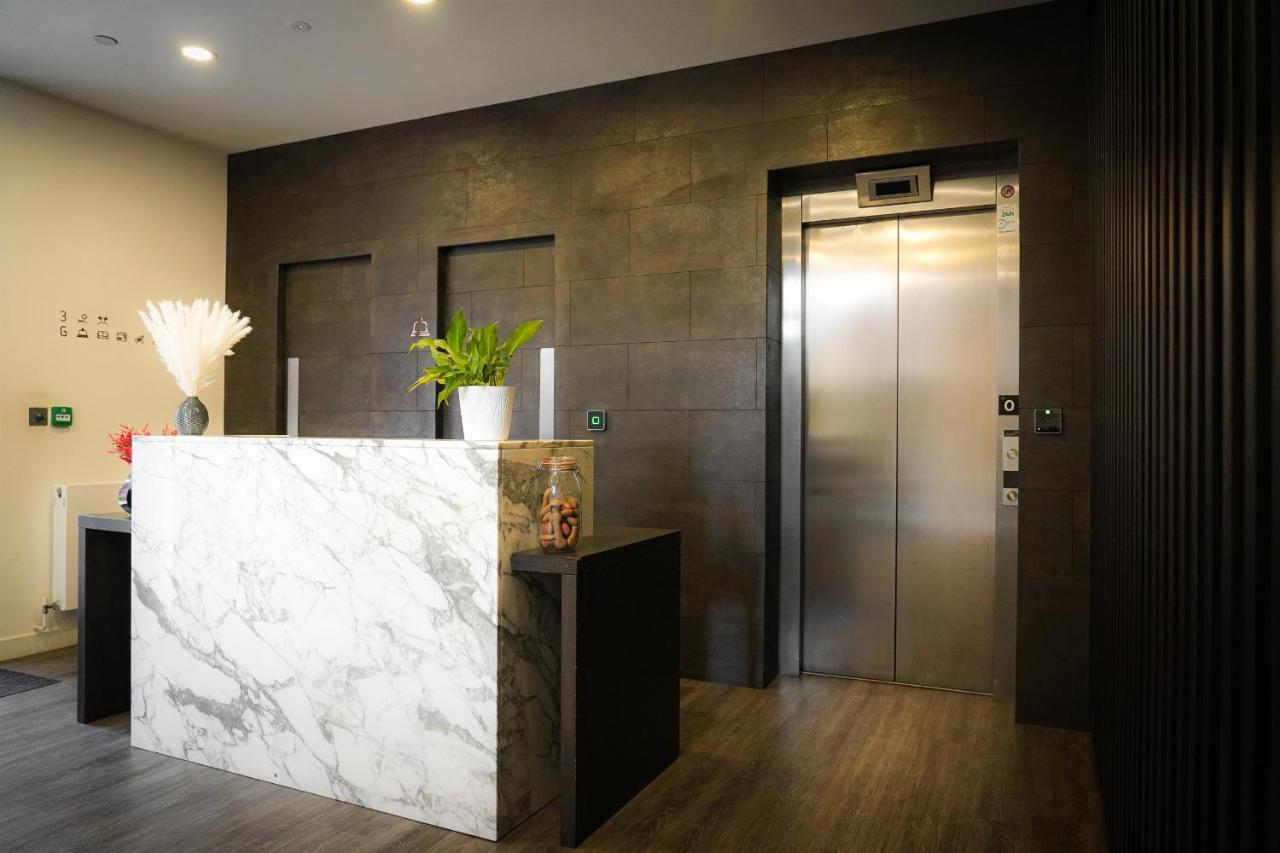 Apartment Spacious Luxury In Stevenage, Sleeps 6, With Free Parking, And Free Wi-fi *