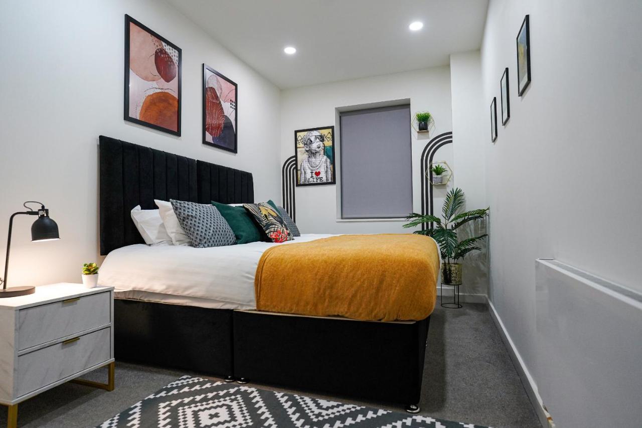 Spacious Luxury In Stevenage, Sleeps 6, With Free Parking, And Free Wi-fi Apartment
