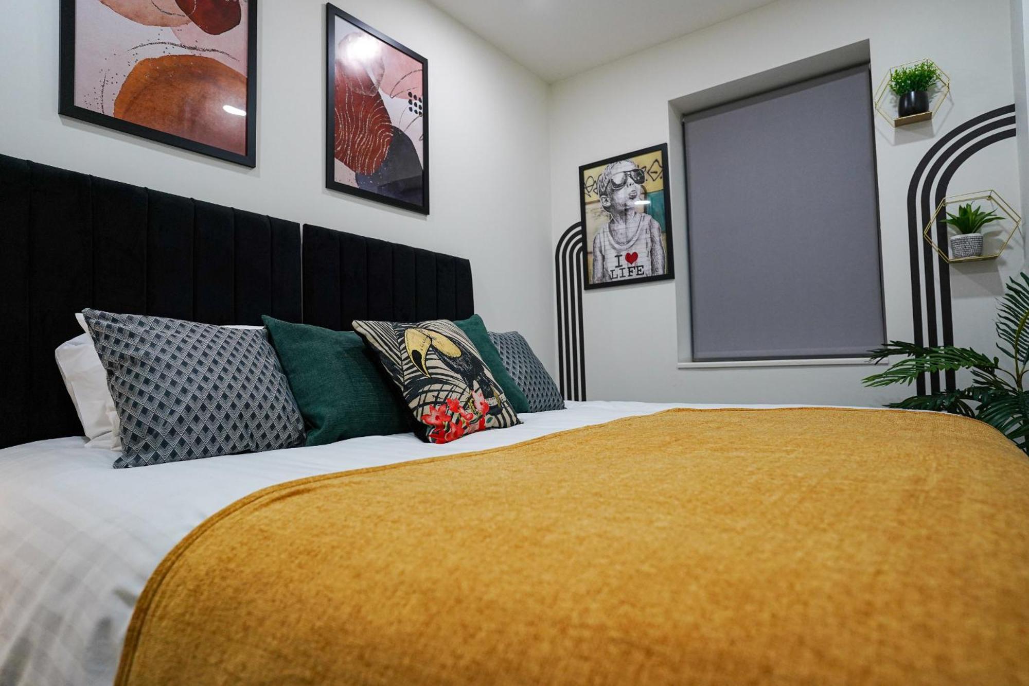Spacious Luxury In Stevenage, Sleeps 6, With Free Parking, And Free Wi-fi Apartment Stevenage